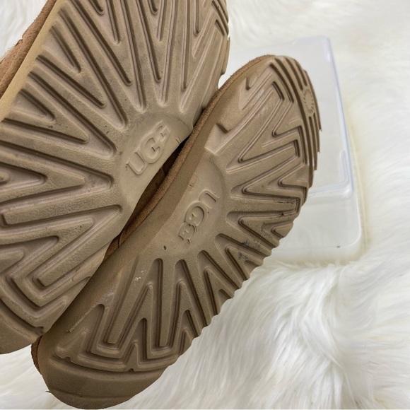 UGG HIGHLAND HI HERITAGE UNYSEX-CHILD SUEDE SHOES SIZE 1 - Picture 8 of 9